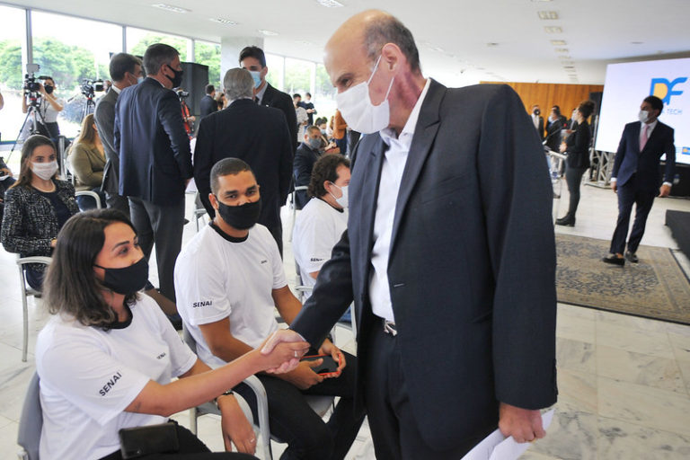 Inova Tech forma alunos e abre mais 6 mil vagas