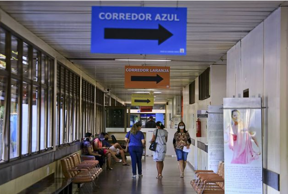 No HRAN, já é possível fazer internações e atendimentos de pacientes que não estejam com a Covid-19.  Em seu perfil do Instagram, governador Ibaneis Rocha comemorou a volta de atendimentos no Hospital Regional da Asa Norte. A unidade estava sem atender especialidades médicas desde o começo da pandemia, e redirecionando os pacientes para outros locais.  O chefe do executivo afirmou que o hospital voltou a atender “especialidades médicas, com exceção dos consultórios de geriatria e do Crisdown, especializado em portadores da síndrome de Down, que continuam seu atendimento nos locais atuais.”.  Ibaneis, também, destacou a retomada da oferta de exames no hospital. No HRAN, já é possível fazer internações e atendimentos de pacientes que não estejam com a Covid-19.