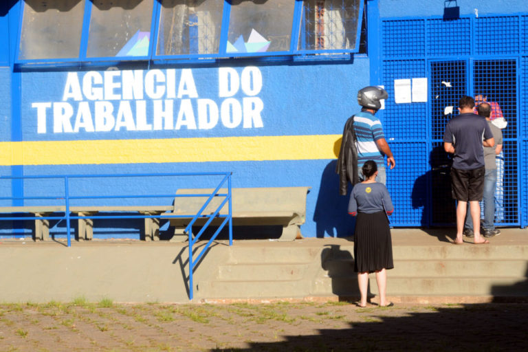 Mais 705 vagas nesta terça-feira (8) Setores de vendas e saúde oferecem o maior número de oportunidades