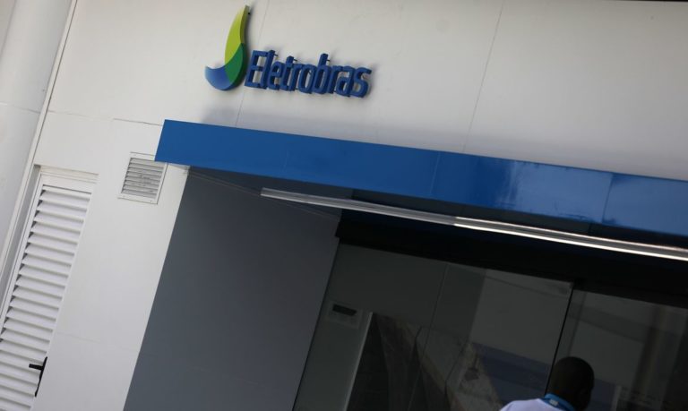 Oferta pública de ações dá início à privatização da Eletrobras