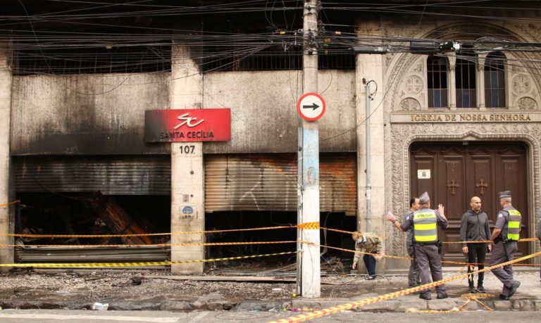 Prefeitura vai pedir demolição de prédio que pegou fogo em São Paulo