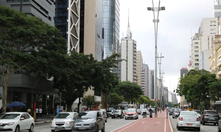 Setor de serviços na cidade de SP cresce 11,1% no primeiro semestre