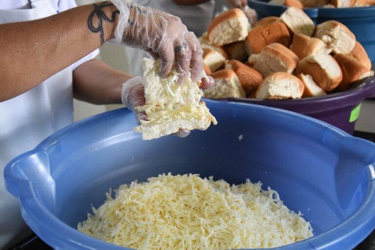 Alimentação escolar agora tem muçarela e manteiga no cardápio