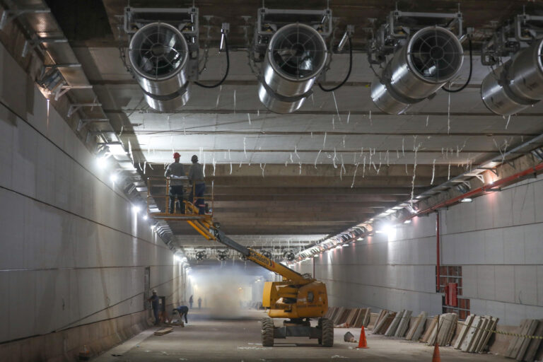 Ventiladores do Túnel de Taguatinga passam por teste de fumaça