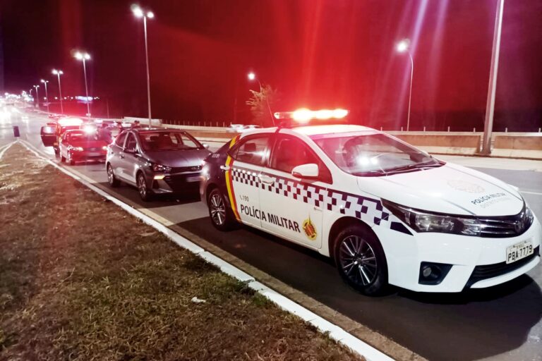 Veículos apreendidos por transporte irregular no Aeroporto de Brasília