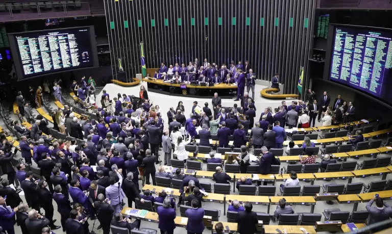 Câmara aprova segundo texto que regulamenta Reforma Tributária e inclui planos previdenciários na cobrança do imposto sobre herança